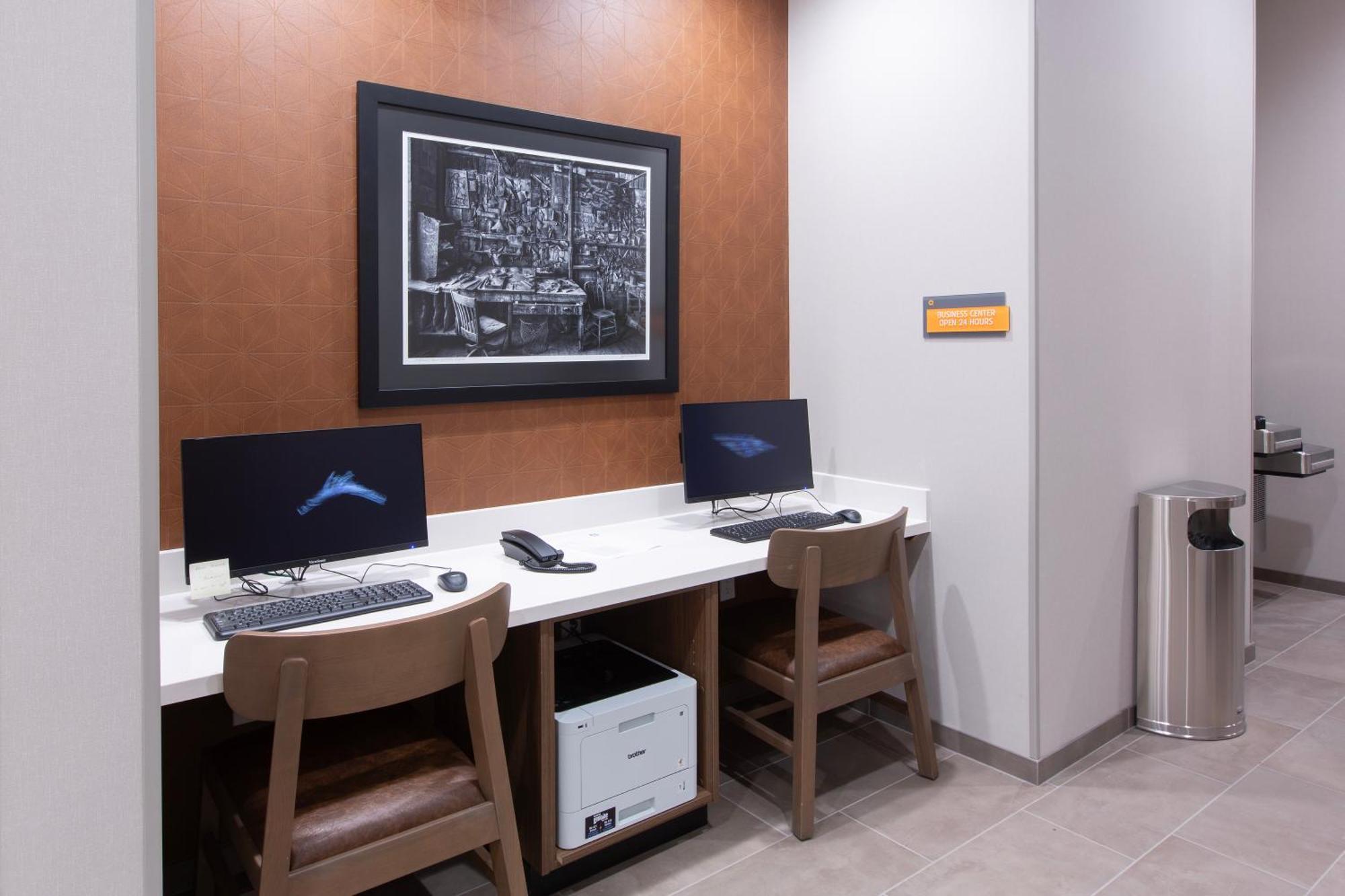 La Quinta Inn And Suites By Wyndham Lincoln Esterno foto