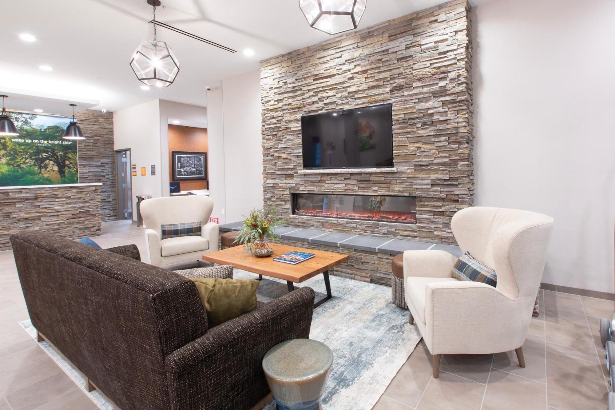 La Quinta Inn And Suites By Wyndham Lincoln Esterno foto