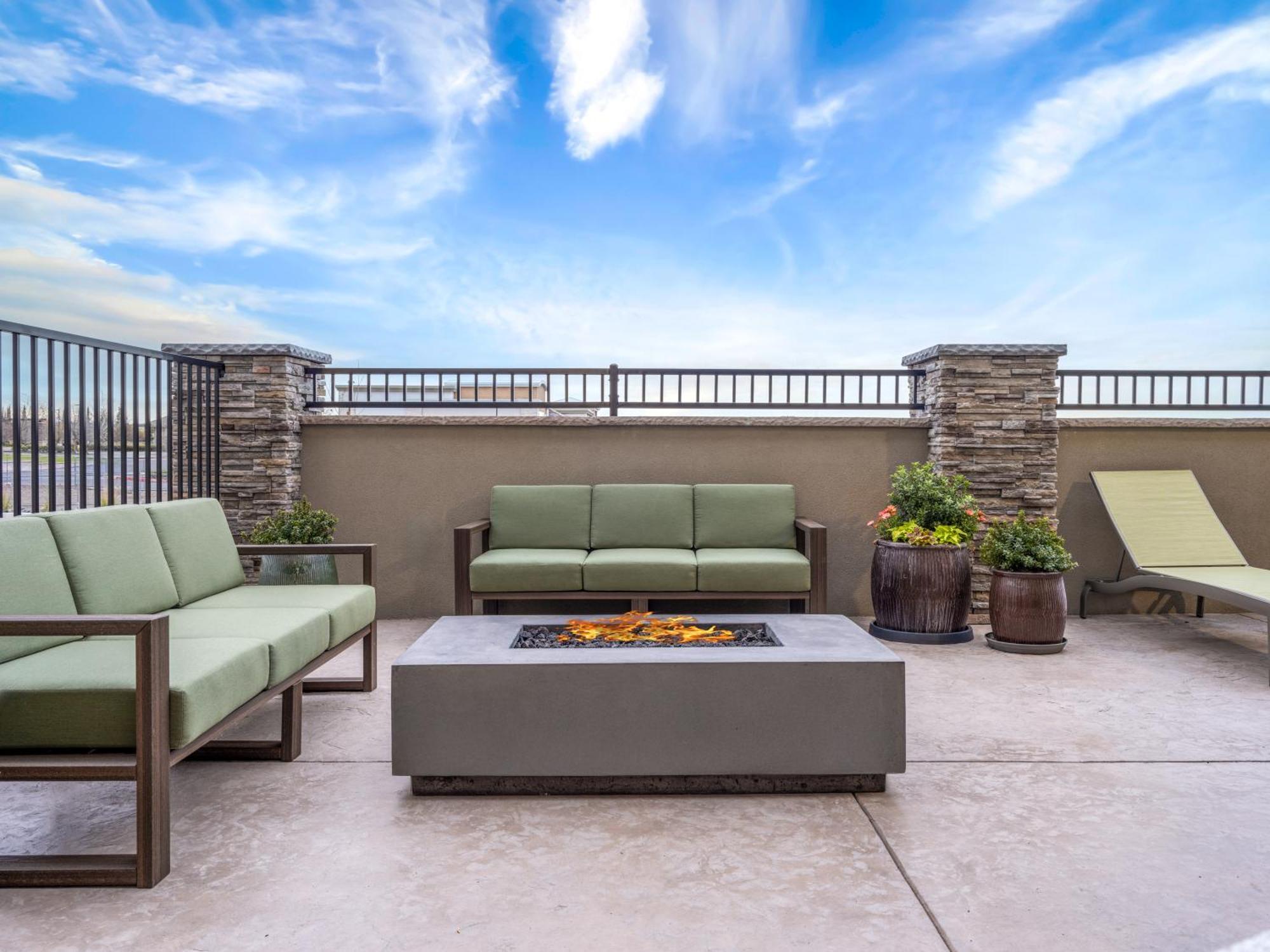 La Quinta Inn And Suites By Wyndham Lincoln Esterno foto