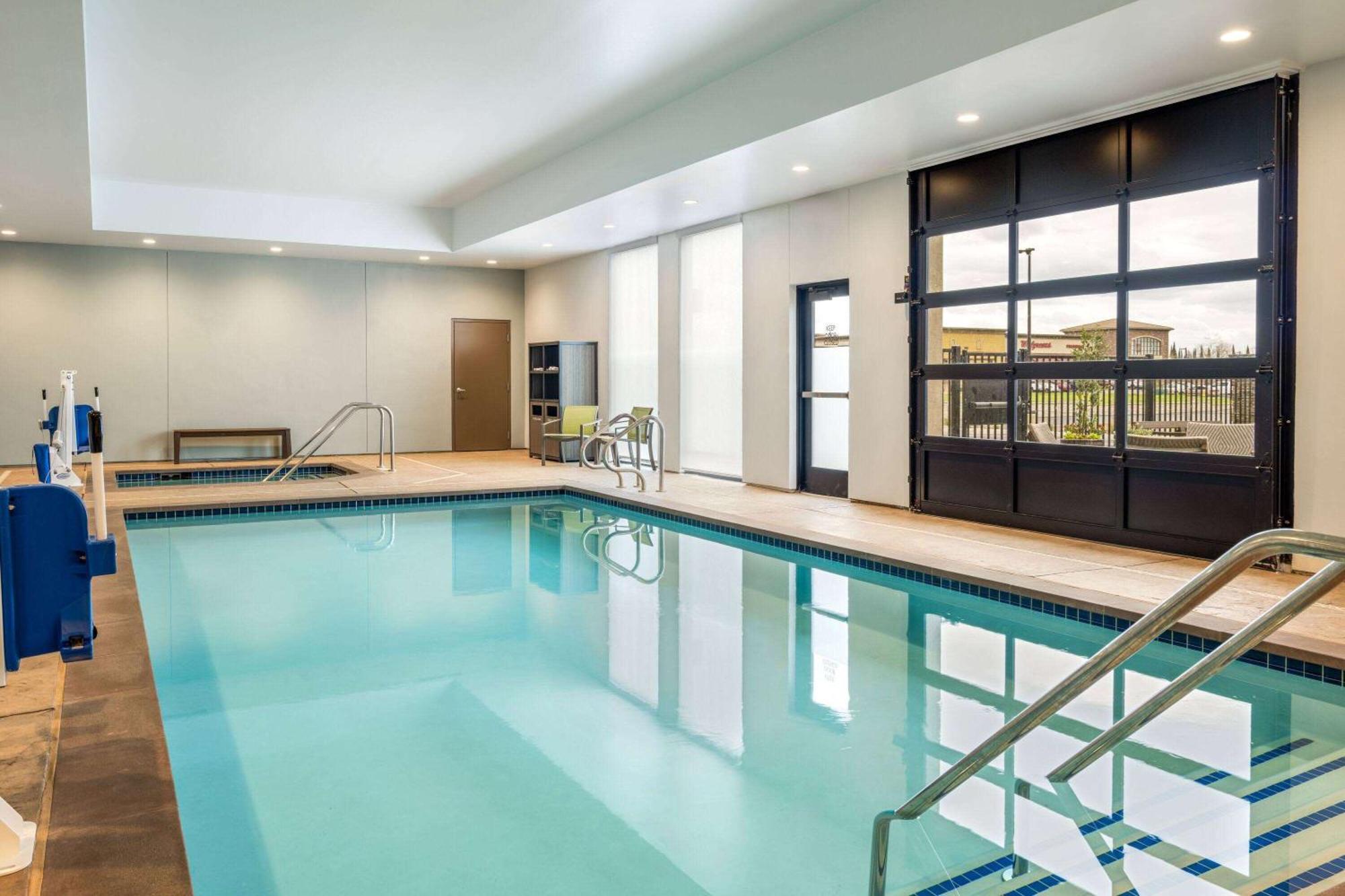 La Quinta Inn And Suites By Wyndham Lincoln Esterno foto
